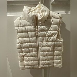 Old Navy Little Girl’s Puffer Vest, size S (6-7)
